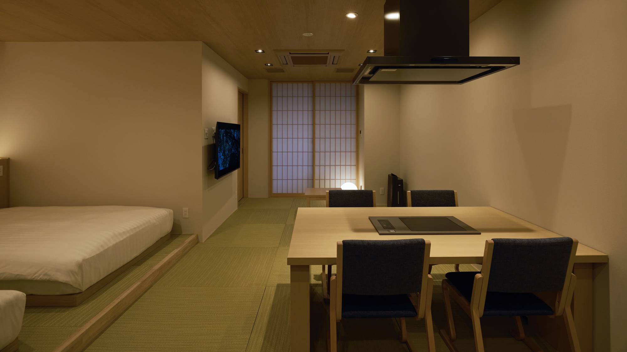 【客室:C】IHコンロ付きダイニングを備えたリビングルーム