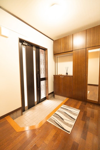 玄関もとても広く荷物の出し入れもしやすいです。