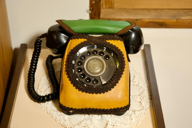 当時の電話機は使用は出来ません。