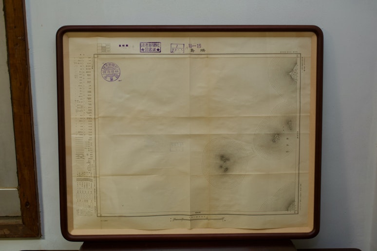 こちらの部屋は、世界遺産端島のコンクリート団地の若夫婦の生活をオマージュしてあり、壁には当時の...