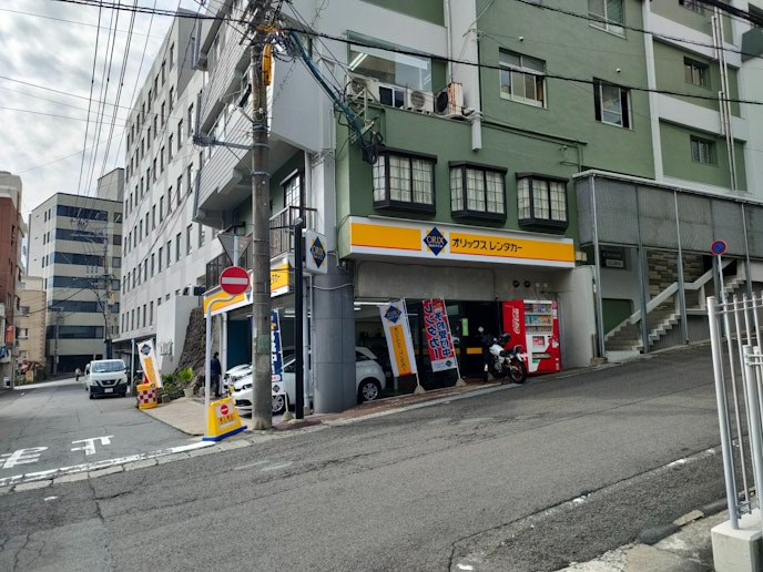 オリックスレンタカー徒歩4分