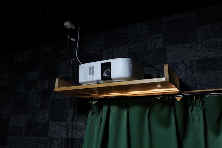 プロジェクター