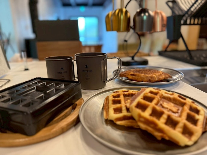 朝食はホットサンド♪メロンパンでワッフルも。