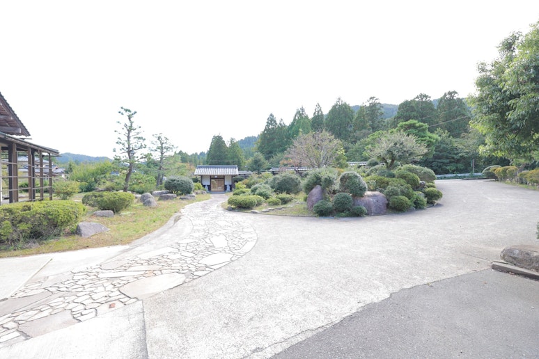 正門とアプローチ