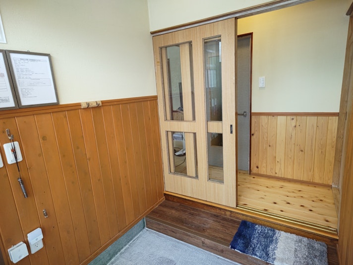 玄関内部　下足