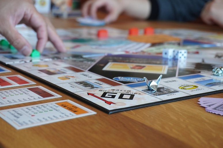 ロビーにてボードゲームを貸出しております。