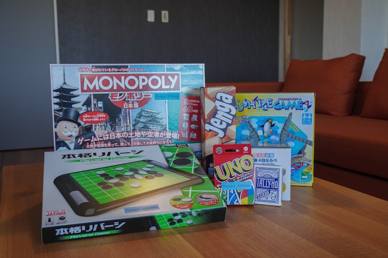 ロビーにてボードゲームを貸出しております。