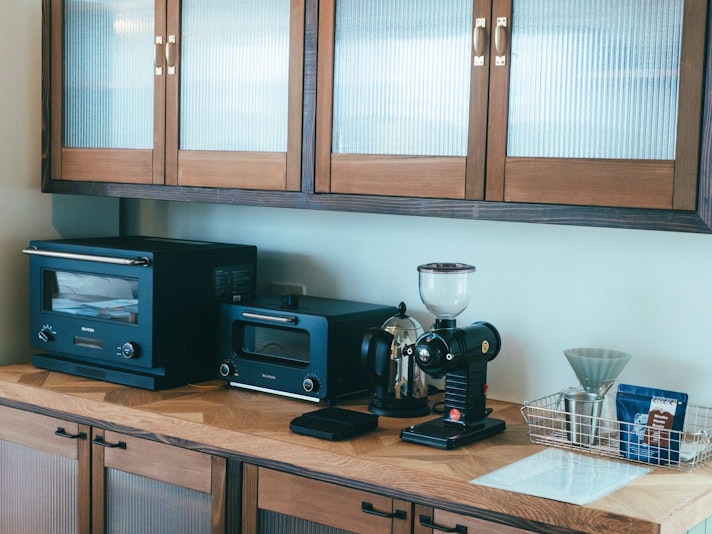 電子レンジ・トースター・電子ケトル・炊飯器・コーヒーセットを設置
