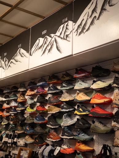 ランニングシューズ、アウトドアウェアなどを取り扱う｢STRIDE LAB NISEKO｣