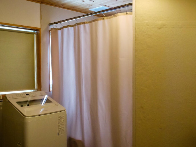 シャワーカーテンにて、浴室と脱衣室を仕切ることができます