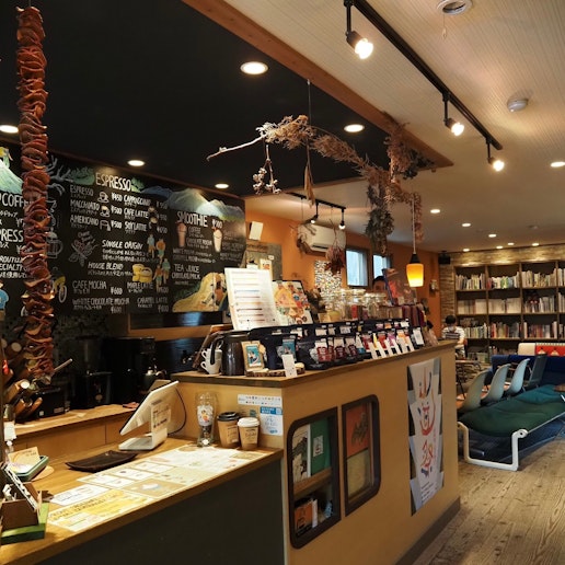 ロースタリーカフェ「SPROUT」の店内