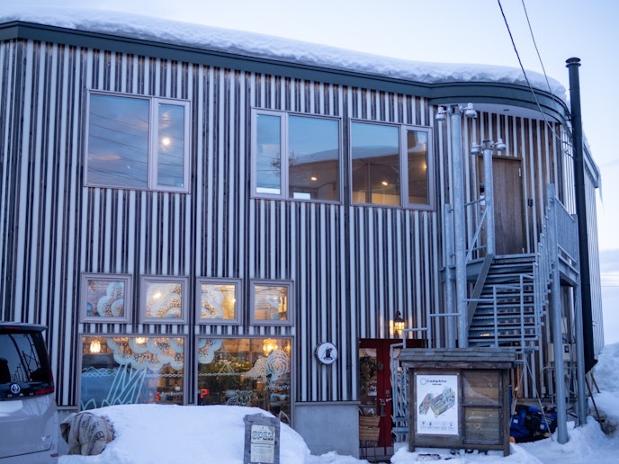 螺旋階段を上がると、お部屋の入口となります