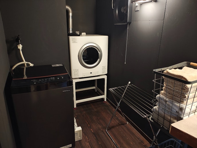 洗濯機、ガス衣類乾燥機ご用意してます。１時間弱でふかふかに。