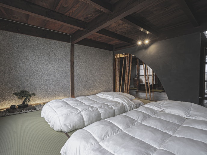 寝具にはこだわりました。 分厚くてふかふかでまるで雲の上のよう。 疲れを全て忘れさせてくれます。