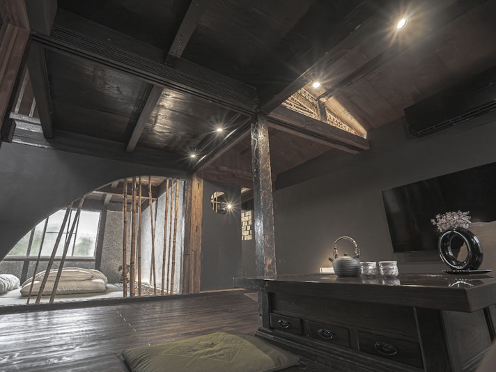 土の壁と竹の踊りは１00年前でした。