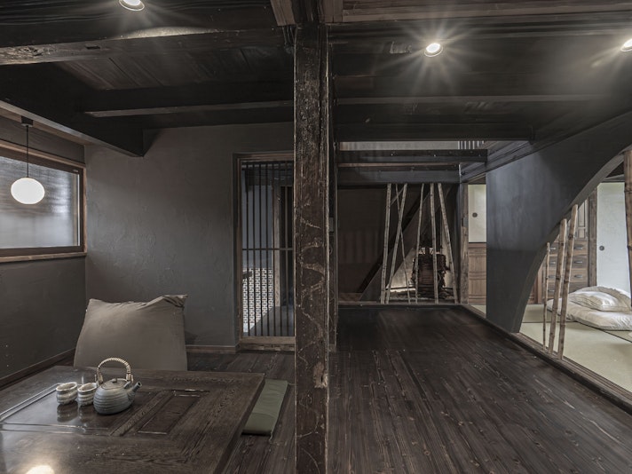 小さくて開放的です。 非日常のはずなのに懐かしい空間です。