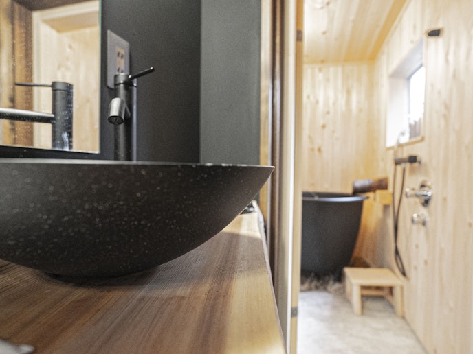 こだわりの洗面所では浴室からヒノキの香りが漂ってきます。
