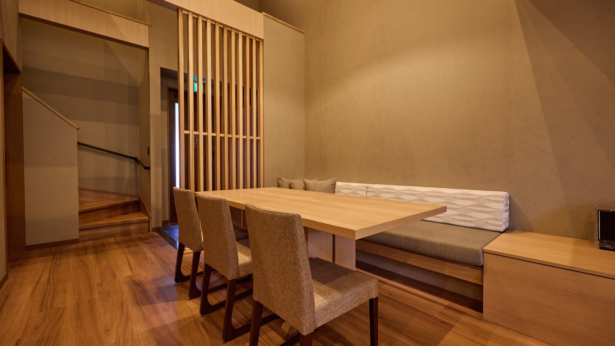 【B】ダイニング