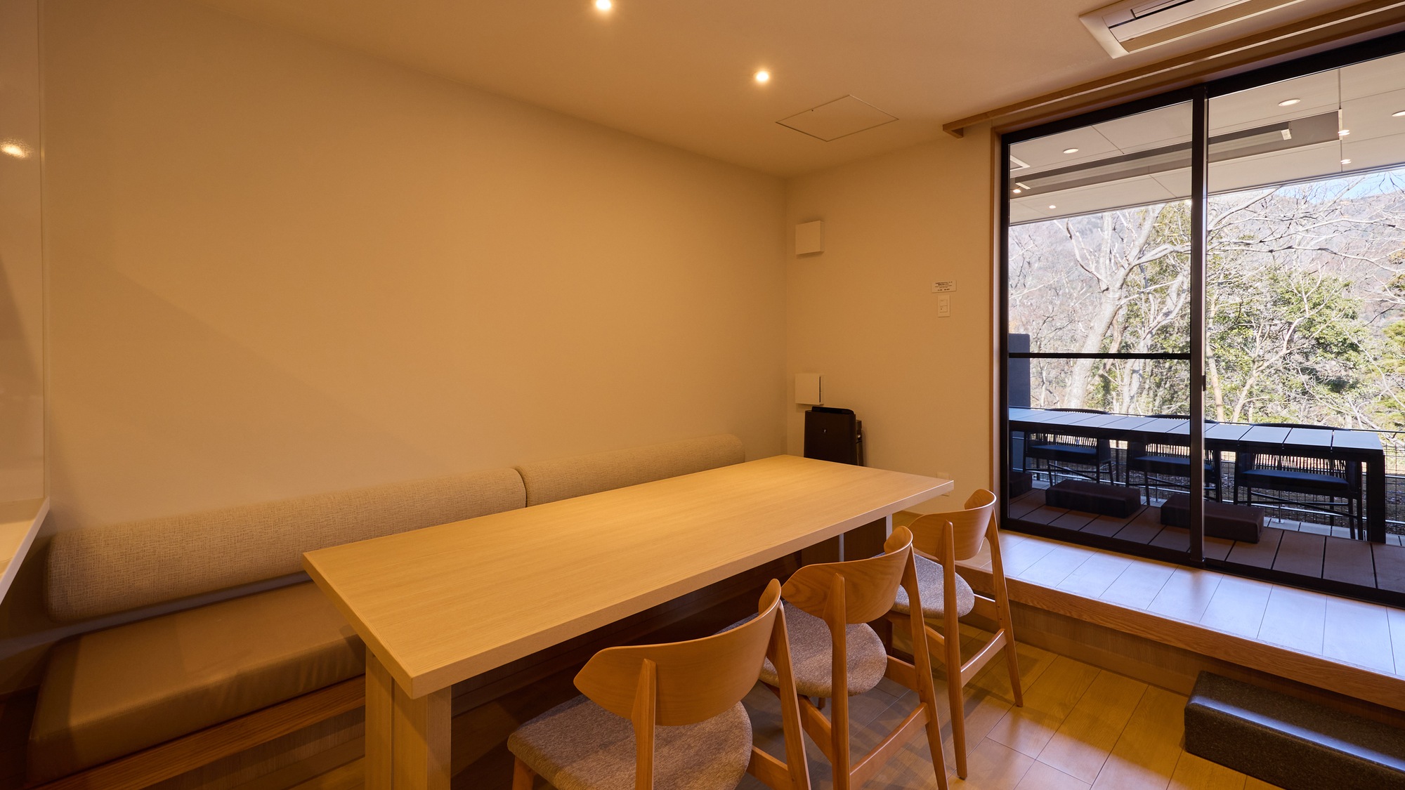 【C】ダイニング