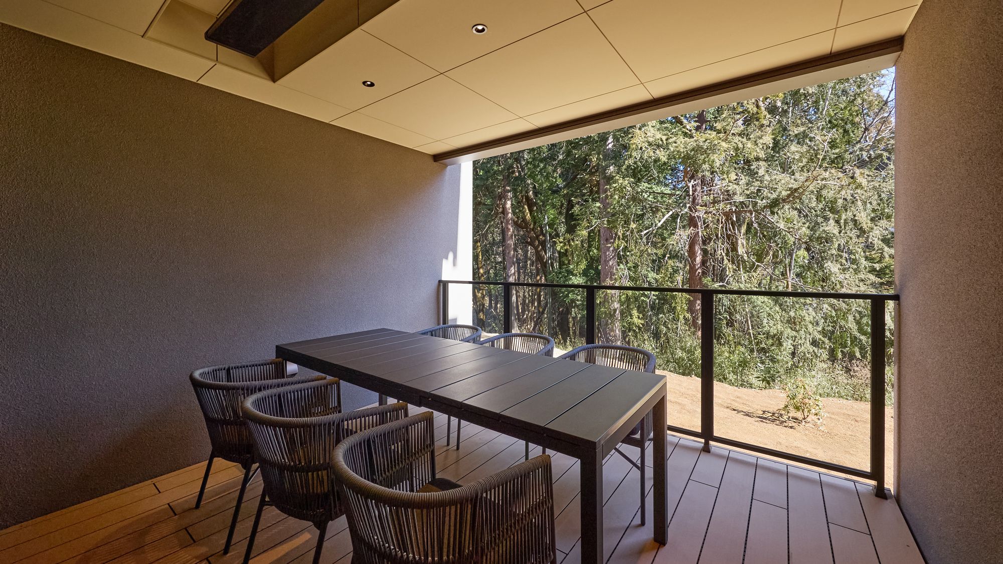 【B】1階テラス