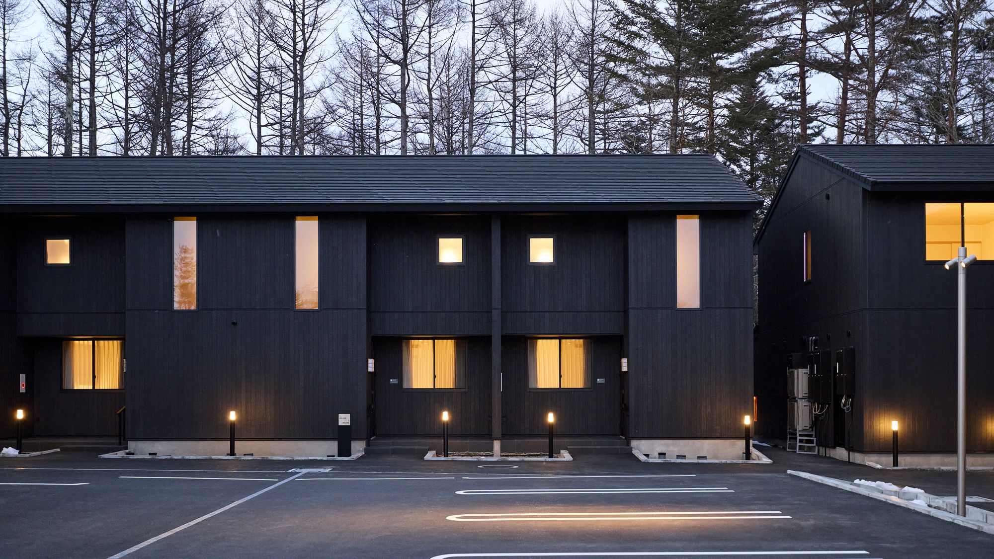 【施設外観】温かみのある落ち着いた雰囲気