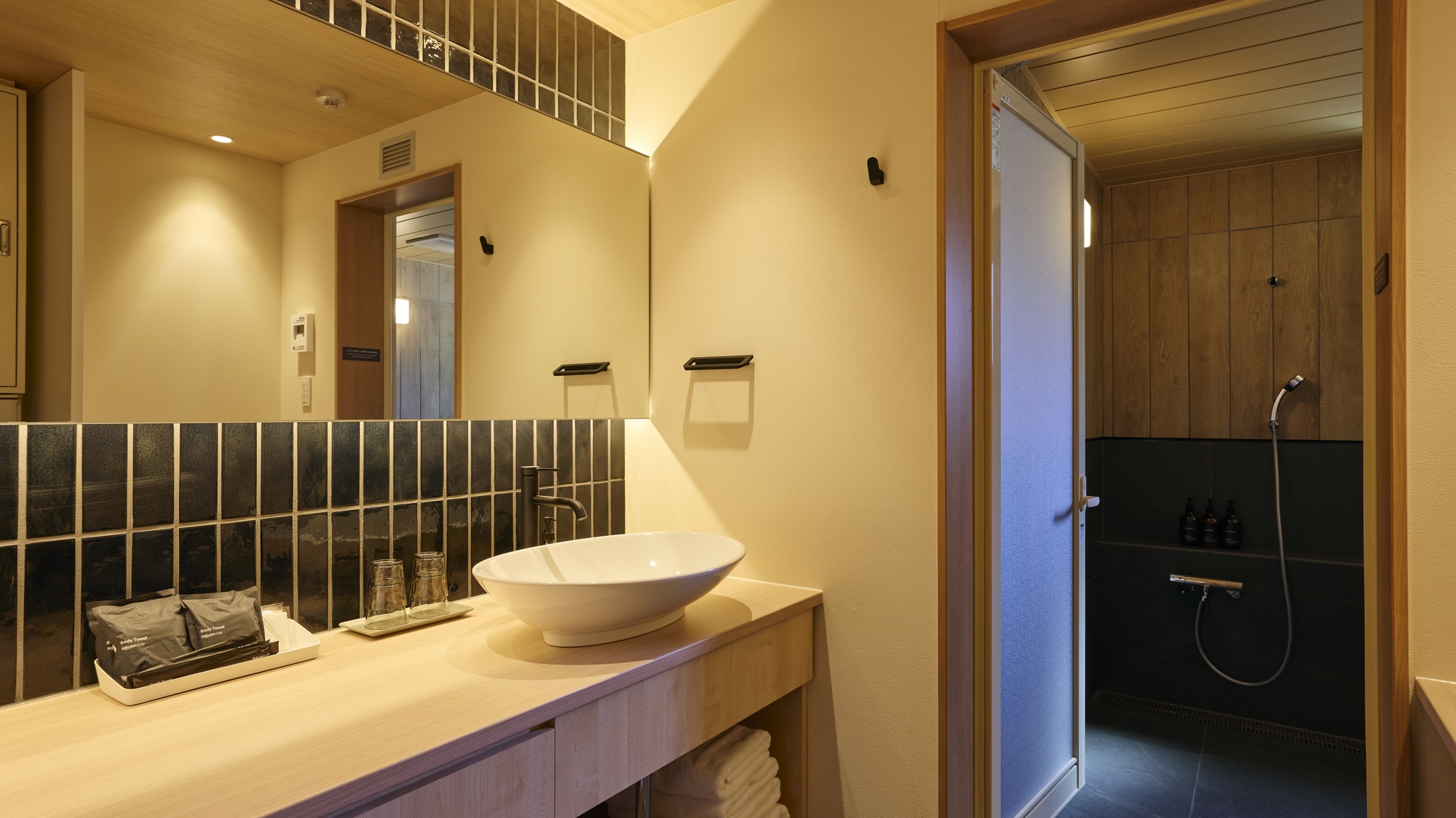 【B：洗面】使い勝手の良い、広々した独立洗面台