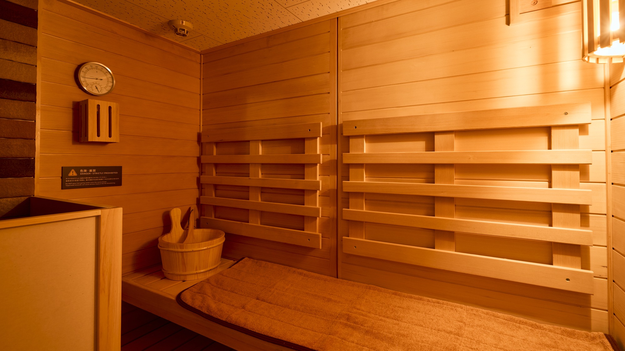【A：サウナ】客室専用高温サウナ、滞在中いつでもご利用可能