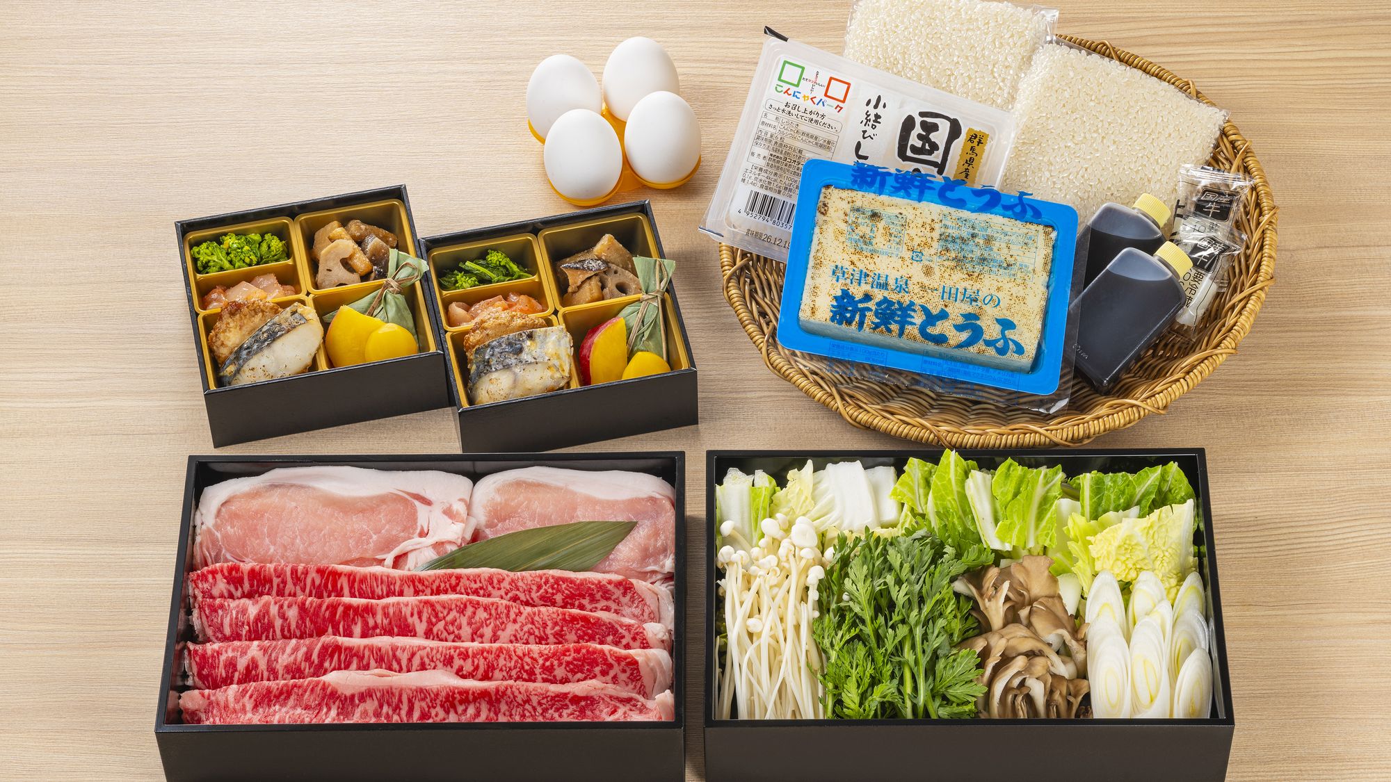 【食事：すき焼き】上州牛サーロインといなか豚など群馬県の厳選食材を使用したすき焼きセット。