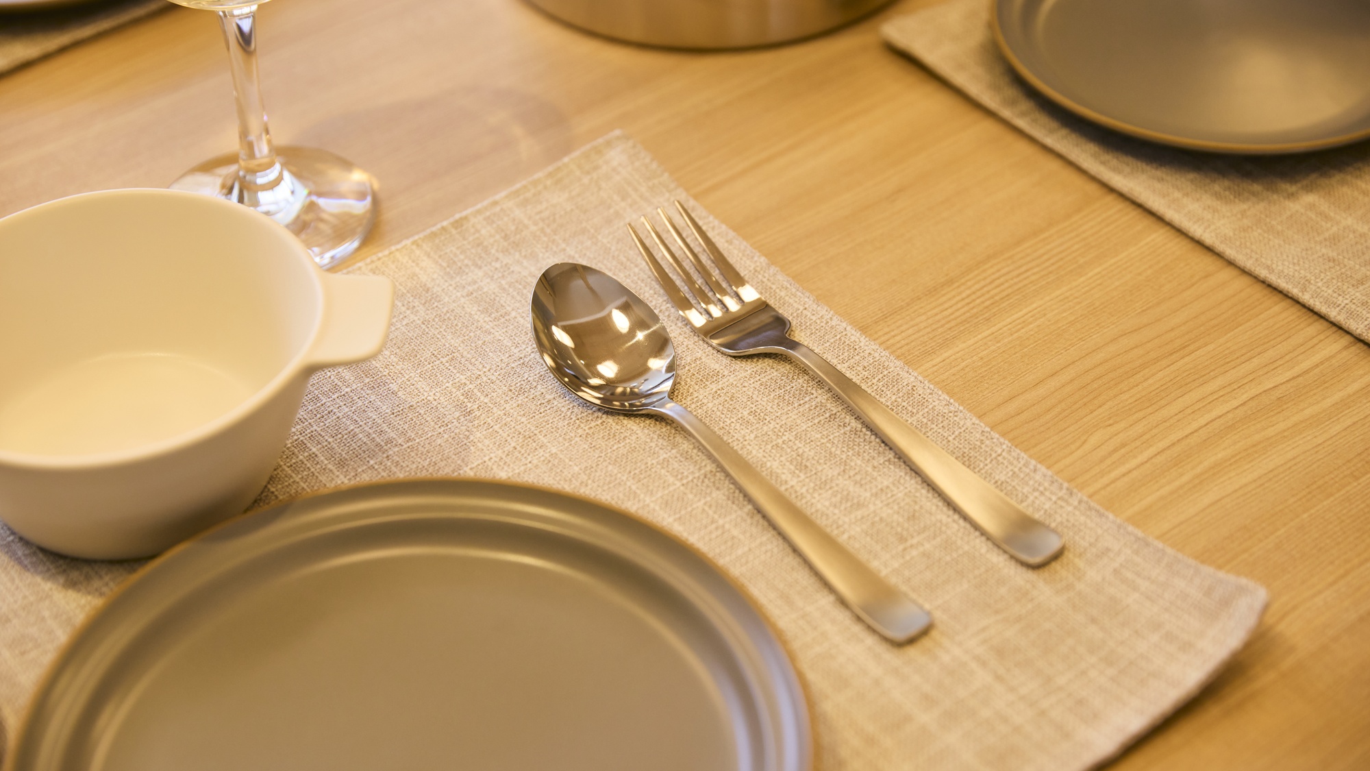 【滞在イメージ】食器やカトラリーも充実。