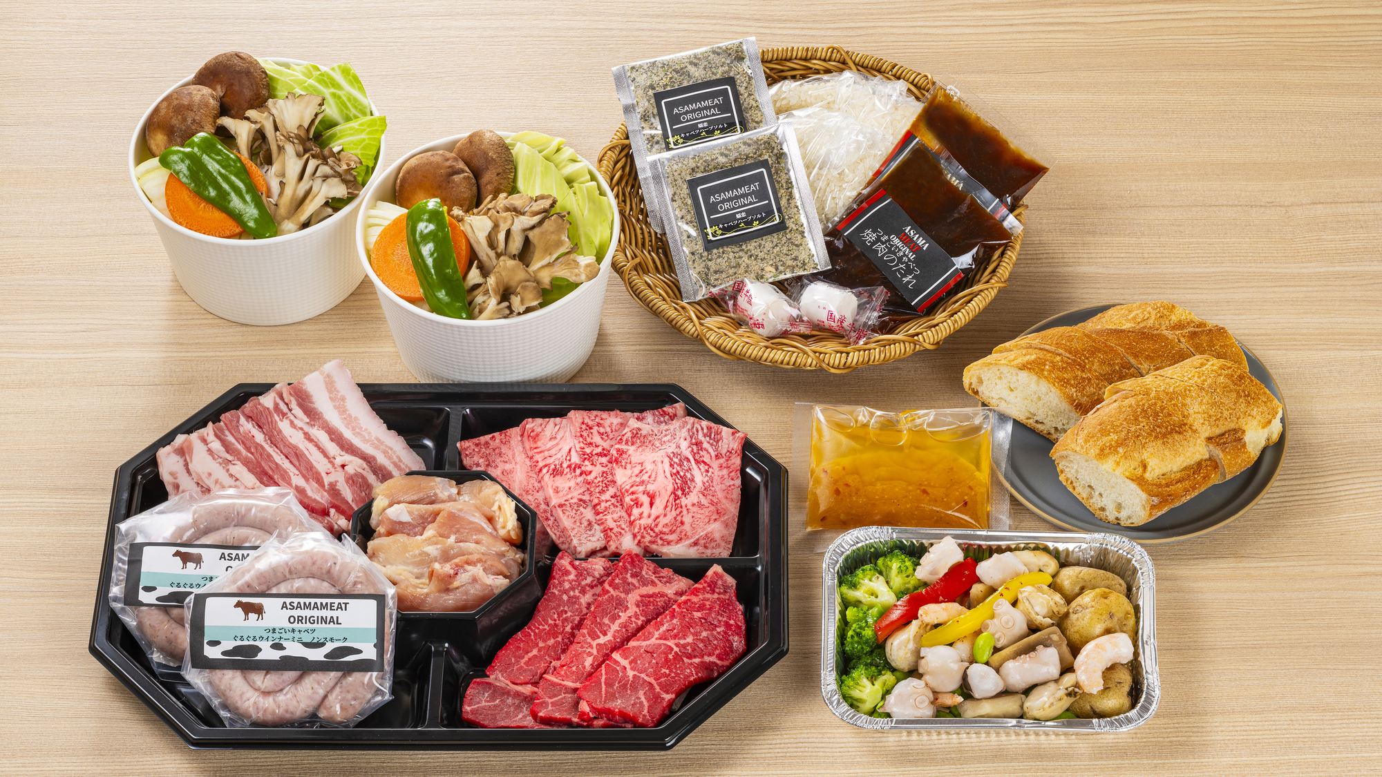 【食事：鉄板焼き】赤城牛もも肉、やまと豚バラ、国産牛霜降りカルビ、ぐるぐるソーセージ等ボリューム満点