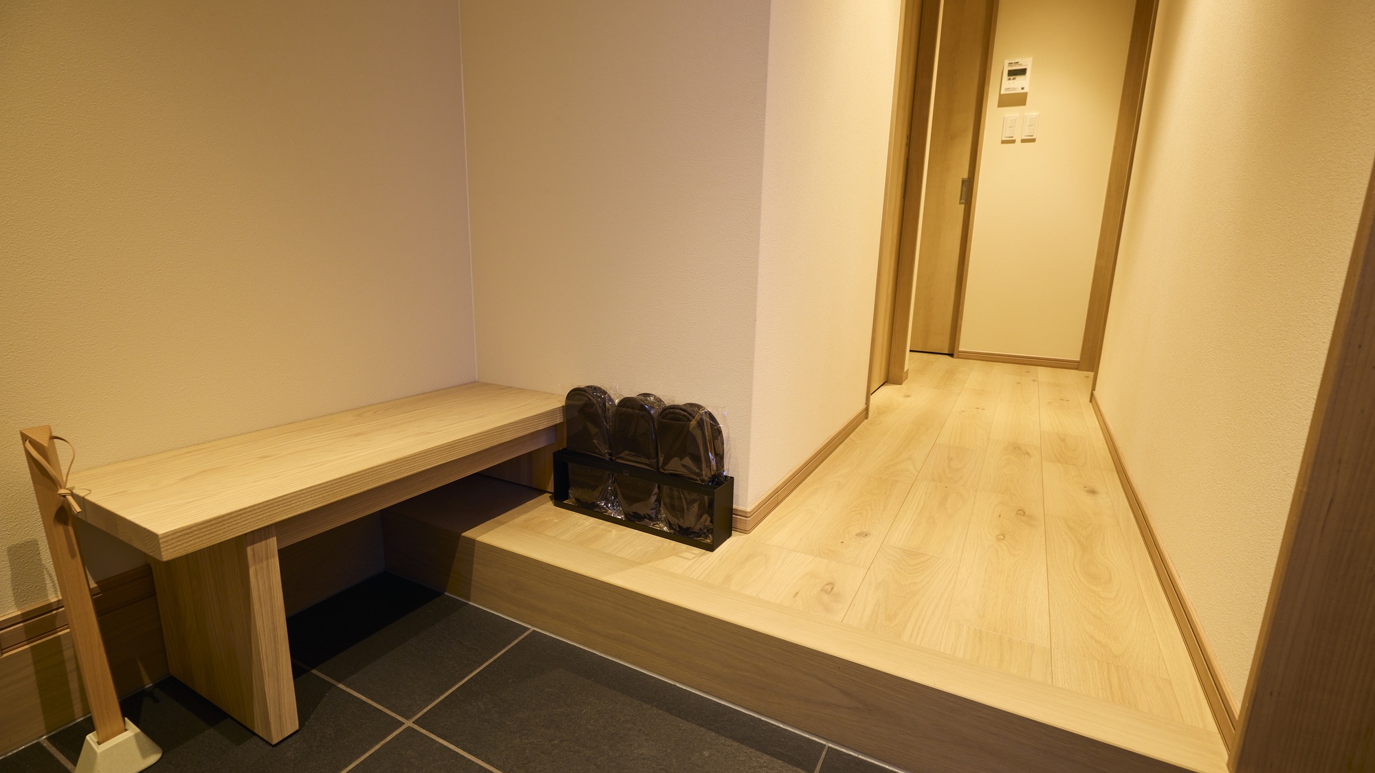 【B/C/D/E：入り口】客室入り口