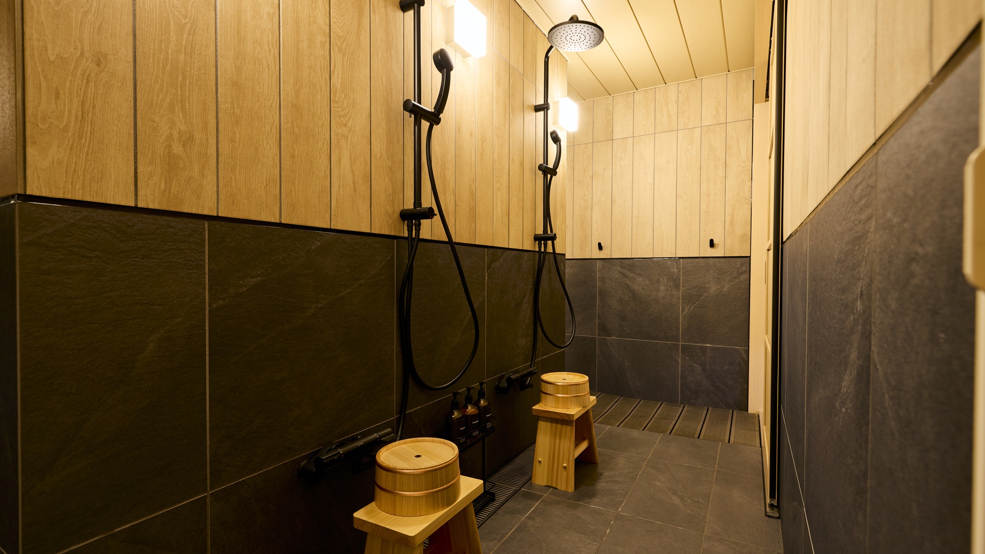 【A：風呂】お部屋専用の大浴室　洗い場スペース(温泉ではありません)