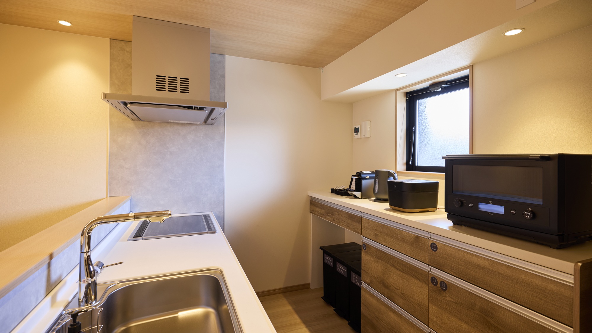 【C/D/E：キッチン】IHコンロ、食洗器付きのフルキッチンを完備しており家電も充実。