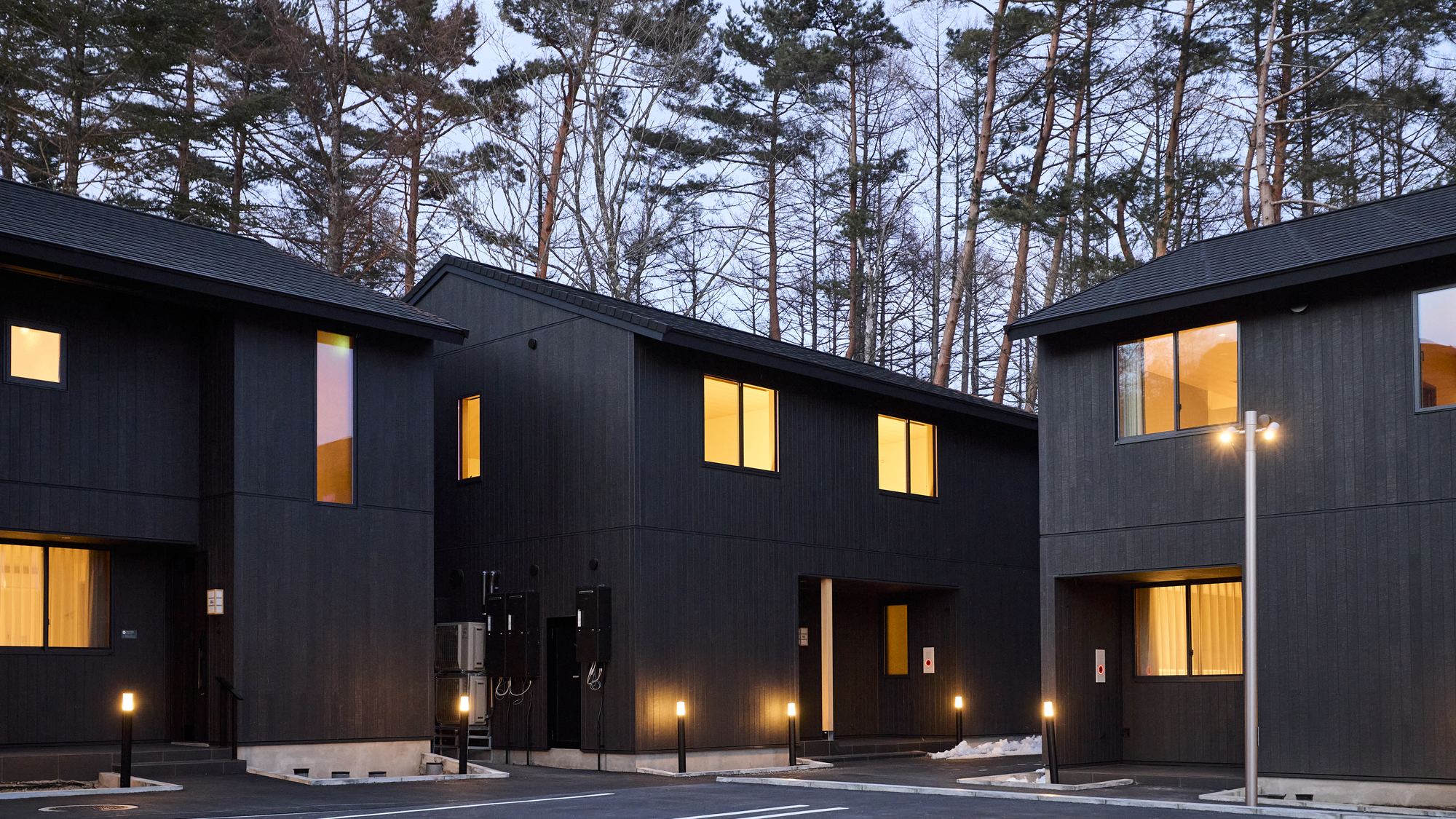 【施設外観】温かみのある落ち着いた雰囲気