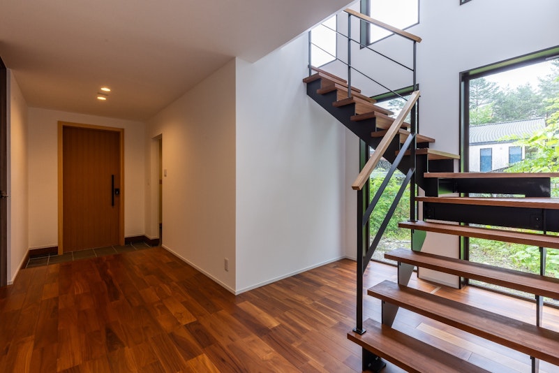 Entrance and staircase