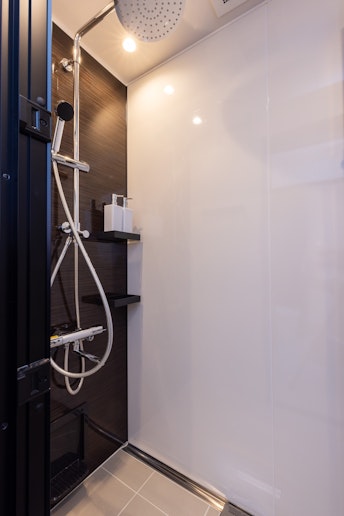 Ensuite bathroom in Bedroom4