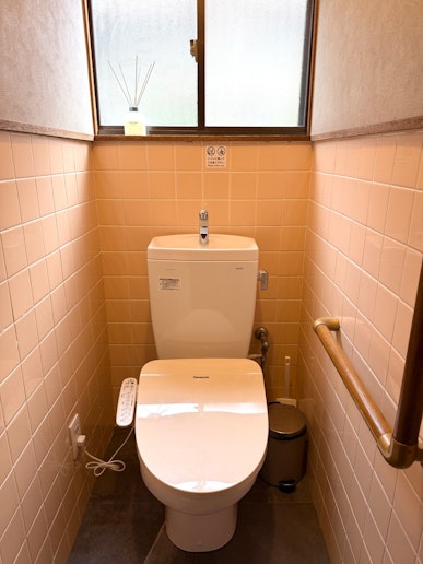 トイレはウォシュレット付きで、快適にご利用いただけます。