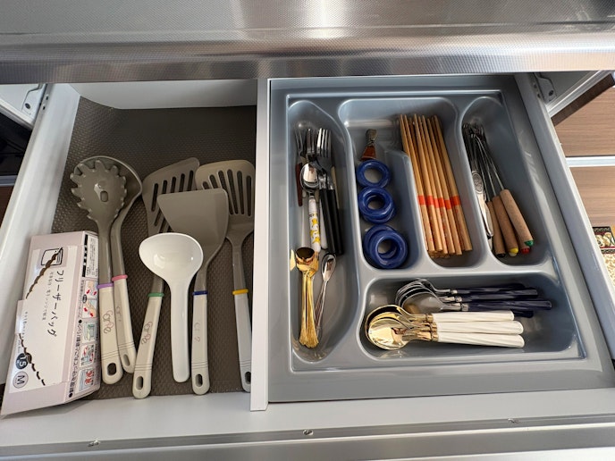 ・【キッチン】大人数でも使いやすいキッチンツール、カトラリーを取り揃えております