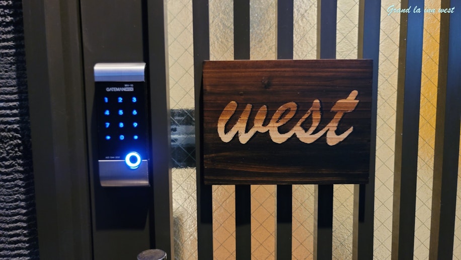 外観：玄関ドア：電子ロック式