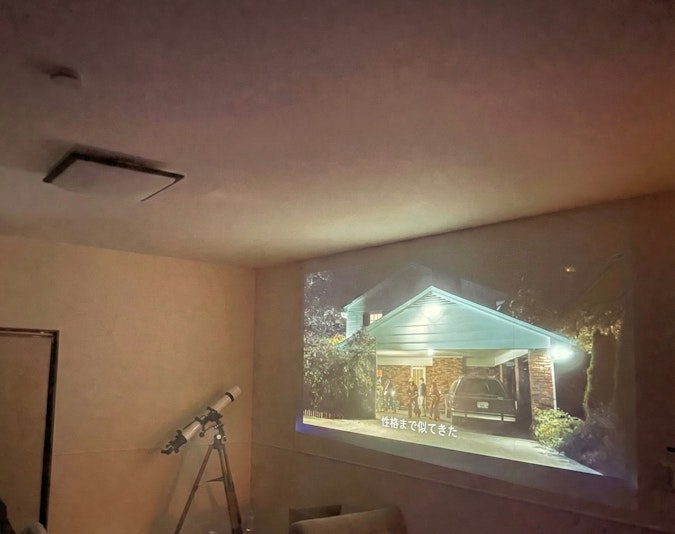 映画館のようなホームシアター完備