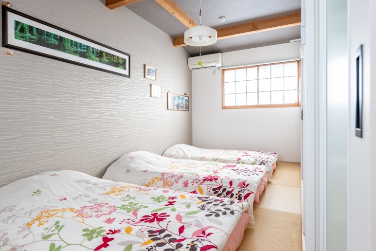 ２階：高天井和式寝室（畳床）：最大５名