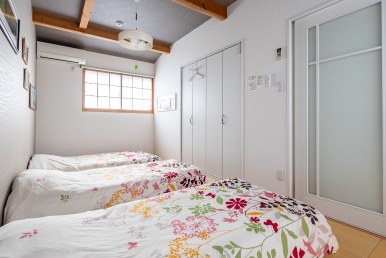 ２階：高天井和式寝室（畳床）：最大５名