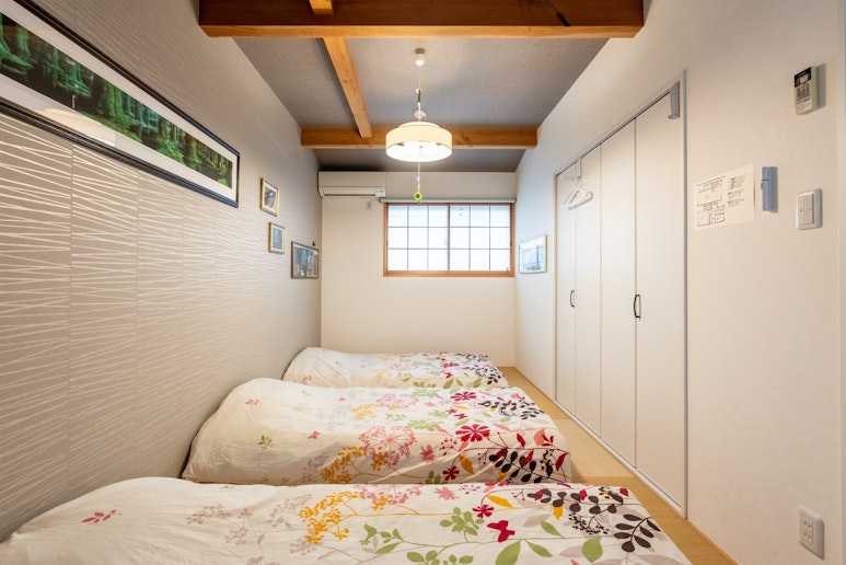 ２階：高天井和式寝室（畳床）：最大５名