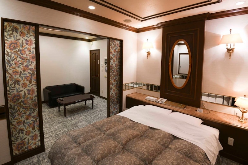 クイーンベッド