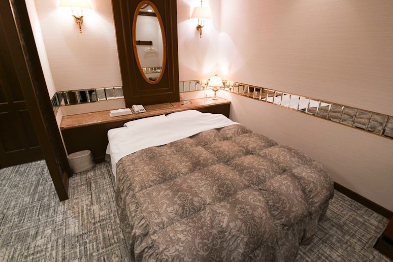 クイーンベッド