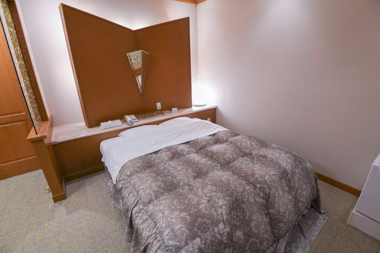 クイーンベッド