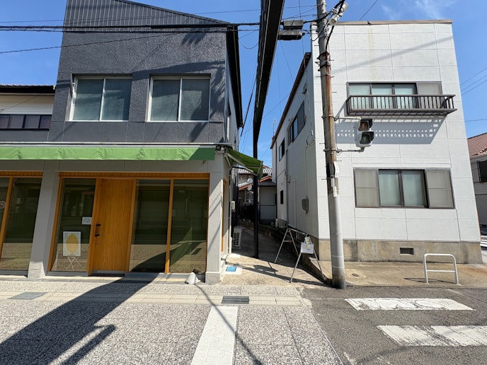 平田さん家んまでの入口通路