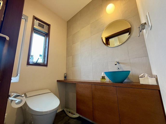 自動開閉トイレ