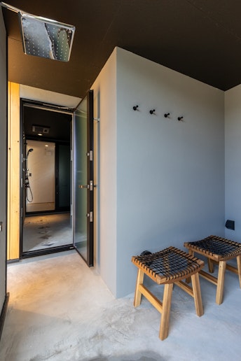 水風呂エリア・屋外シャワー付き