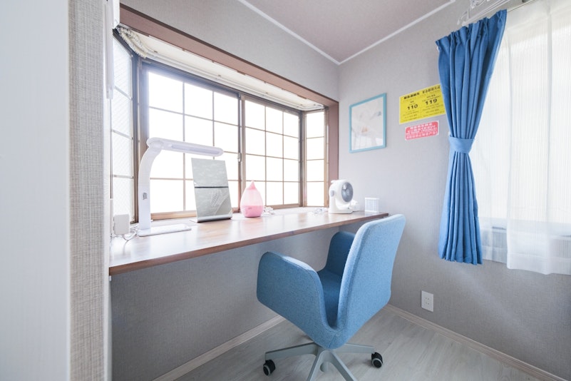 パソコン、仕事、勉強、化粧スペース、オフィス用チェア、デスクトップLEDライト、加湿器、携帯扇風機